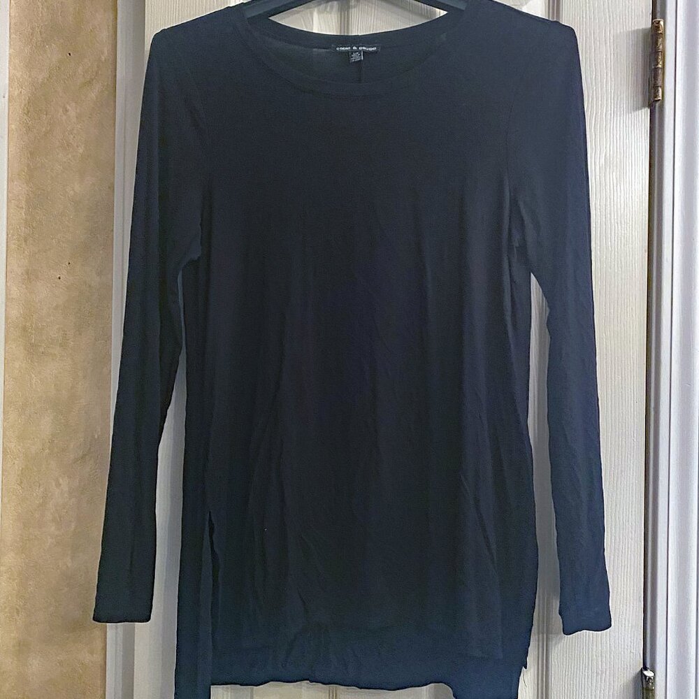 Large black long sleeved Cable & Gauge top